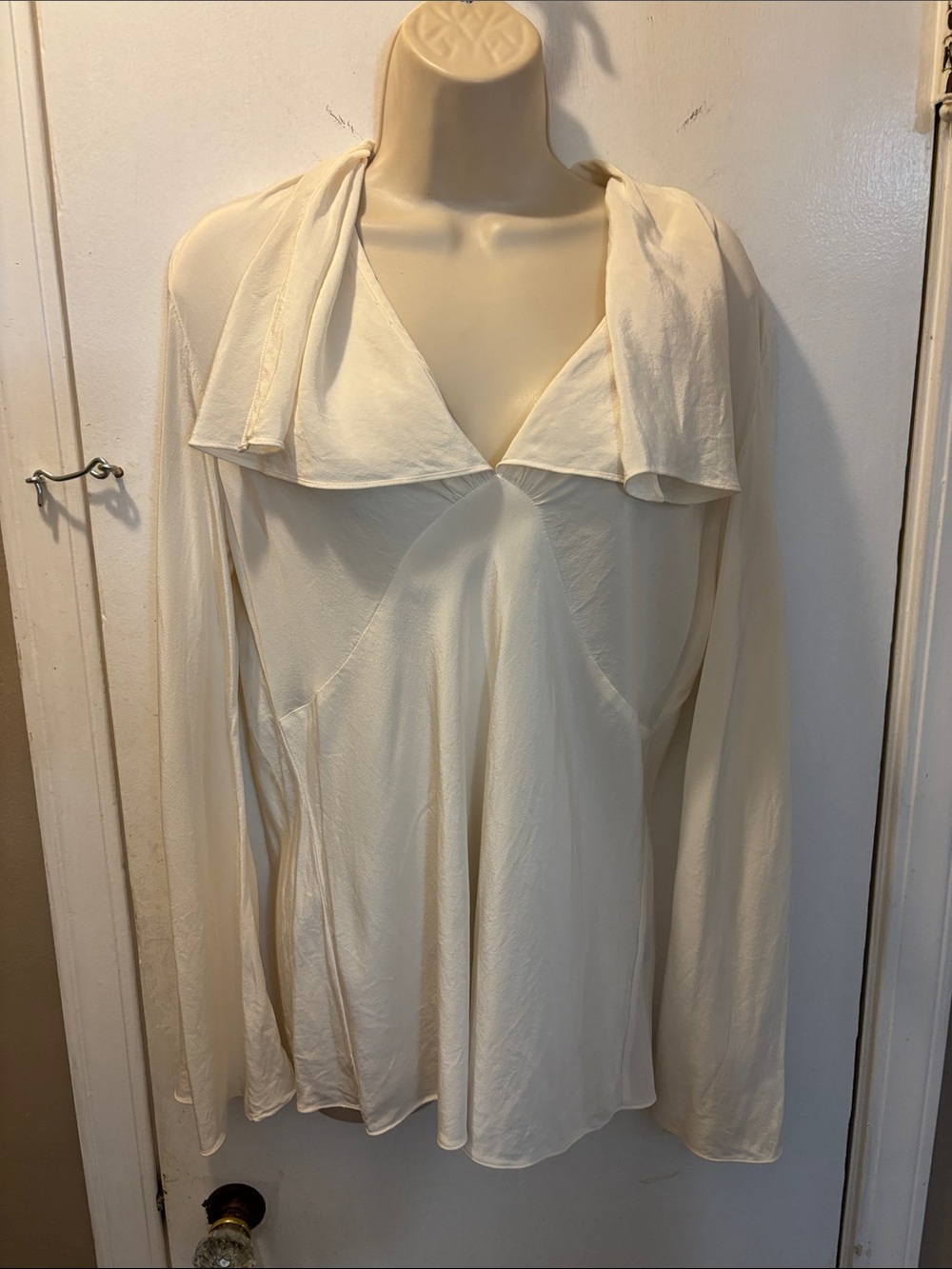 Ralph Lauren Large Cream Silk V-Neck Long Sleeve Blouse 26-340